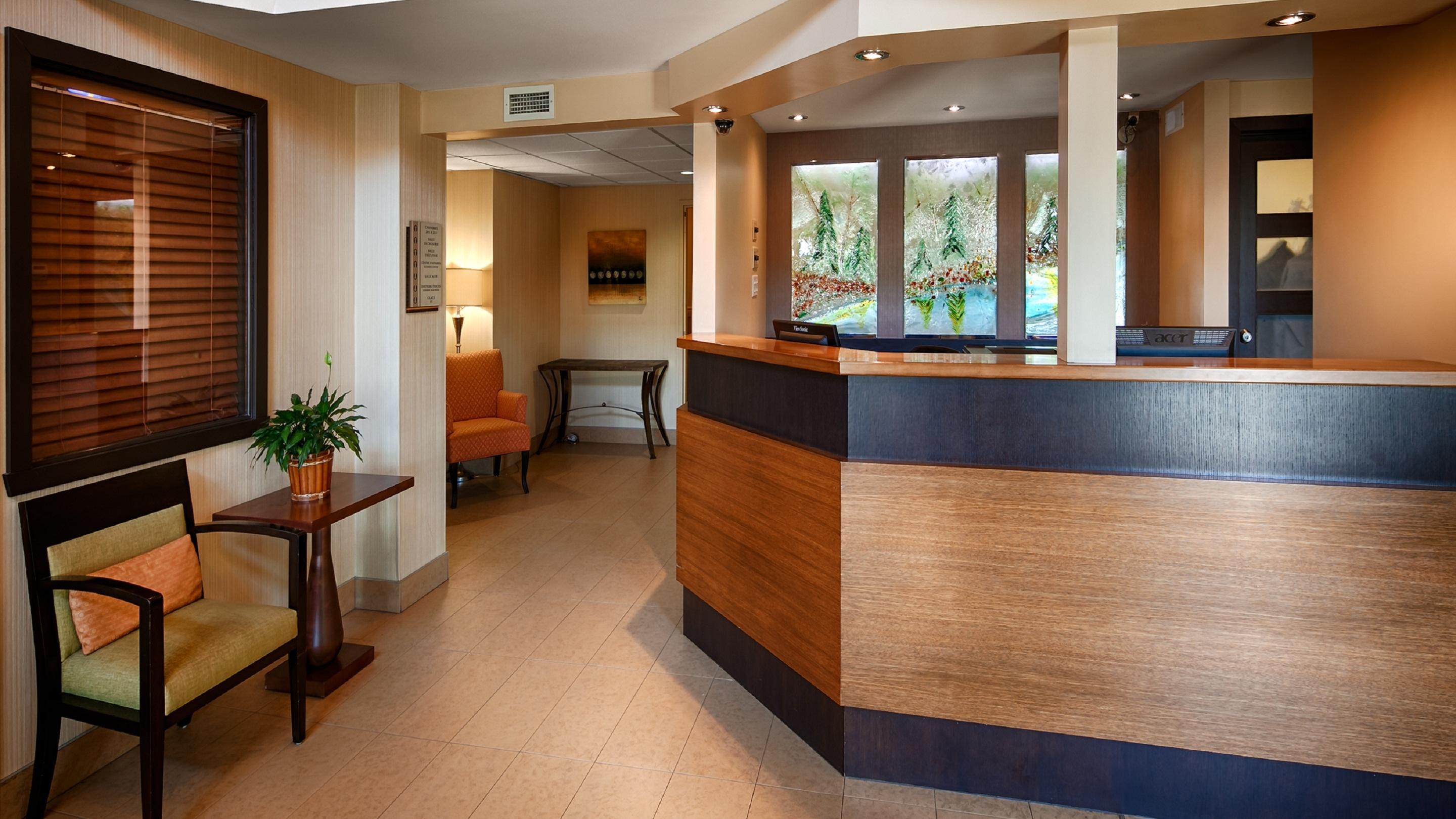 Best Western Plus Mont-Laurier Bagian luar foto