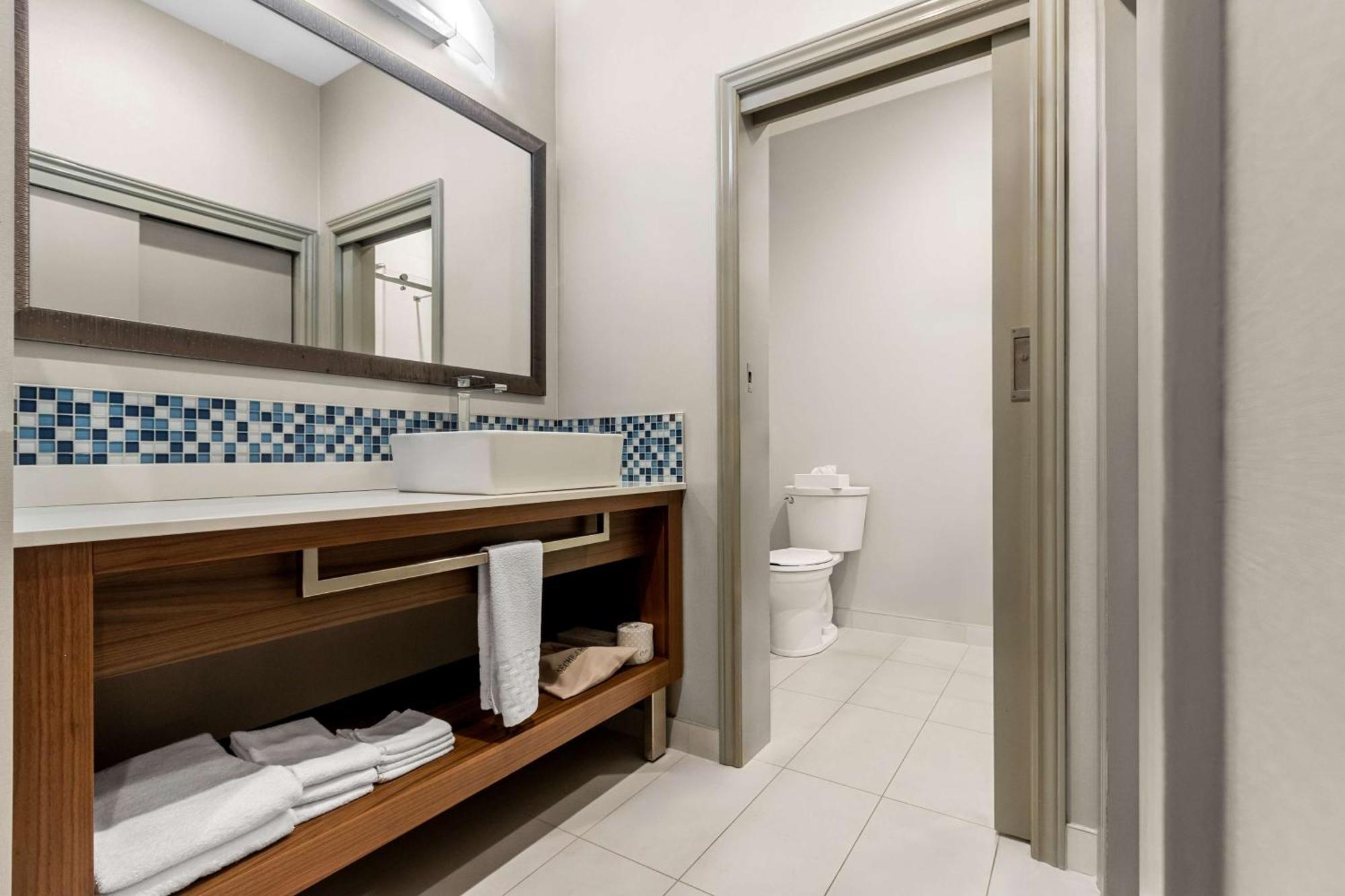 Best Western Plus Mont-Laurier Bagian luar foto
